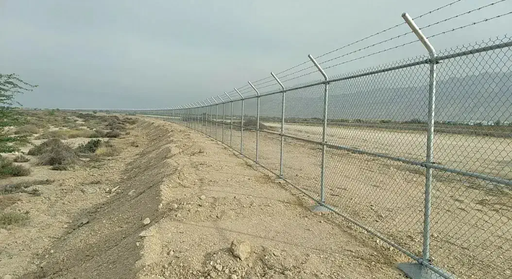 نصب و اجرای فنس کشی، سیم خاردار|خدمات پیشه و مهارت|شیراز, شهرک صنعتی شیراز|دیوار