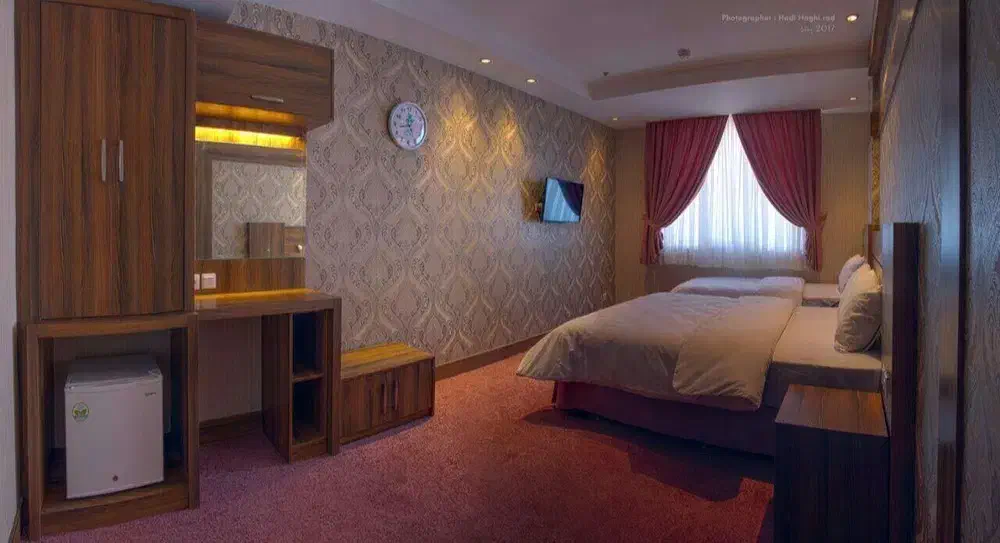 تور مشهد مقدس..و سایر نقاط ایران و جهان|تور و چارتر|بروجرد, |دیوار