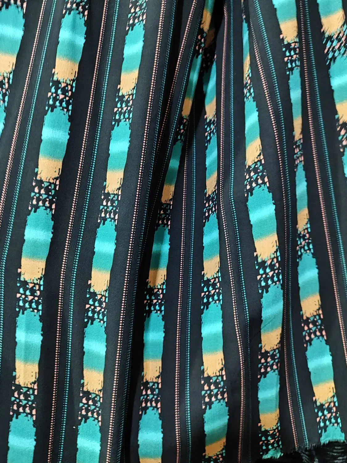 پارچه سرا و خیاطی|لباس|هرسین, |دیوار