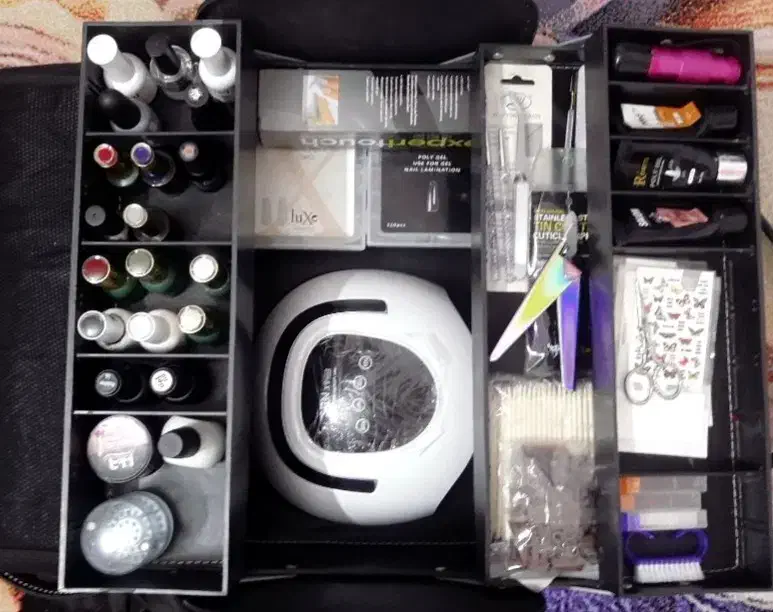 وسایل ناخن کاری|آرایشگاه و سالن‌های زیبایی|مرند, |دیوار