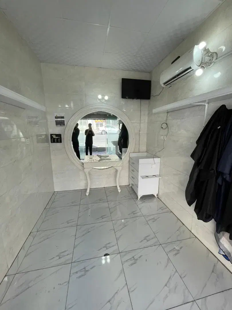 اینه و کنسول ارایشگاهی و صندلی تک|آرایشگاه و سالنهای زیبایی|ایلام, |دیوار