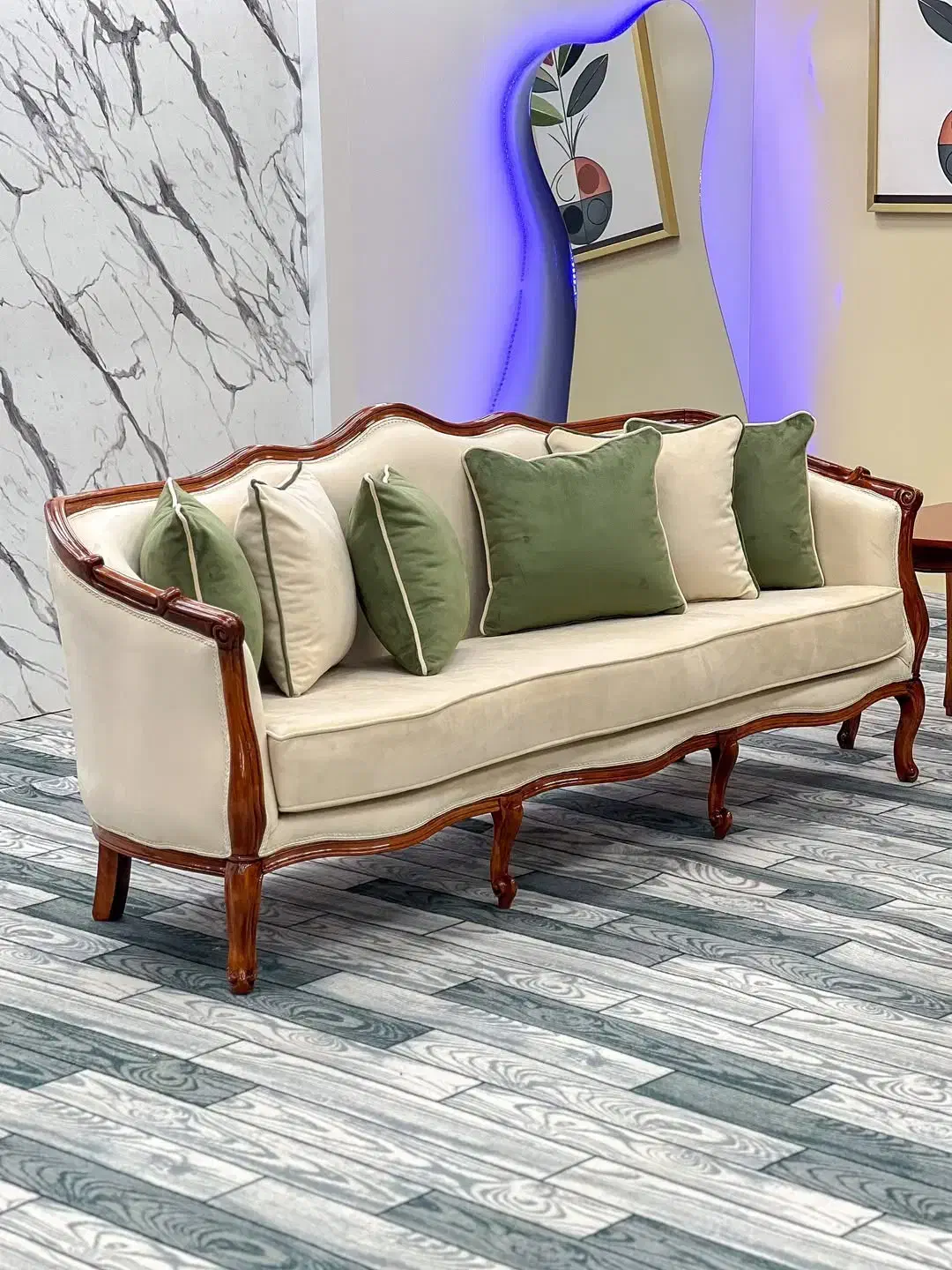 فروش مبل فرانسوی کویین چوب قیمت واقعی|مبلمان خانگی و میز عسلی|قزوین, |دیوار