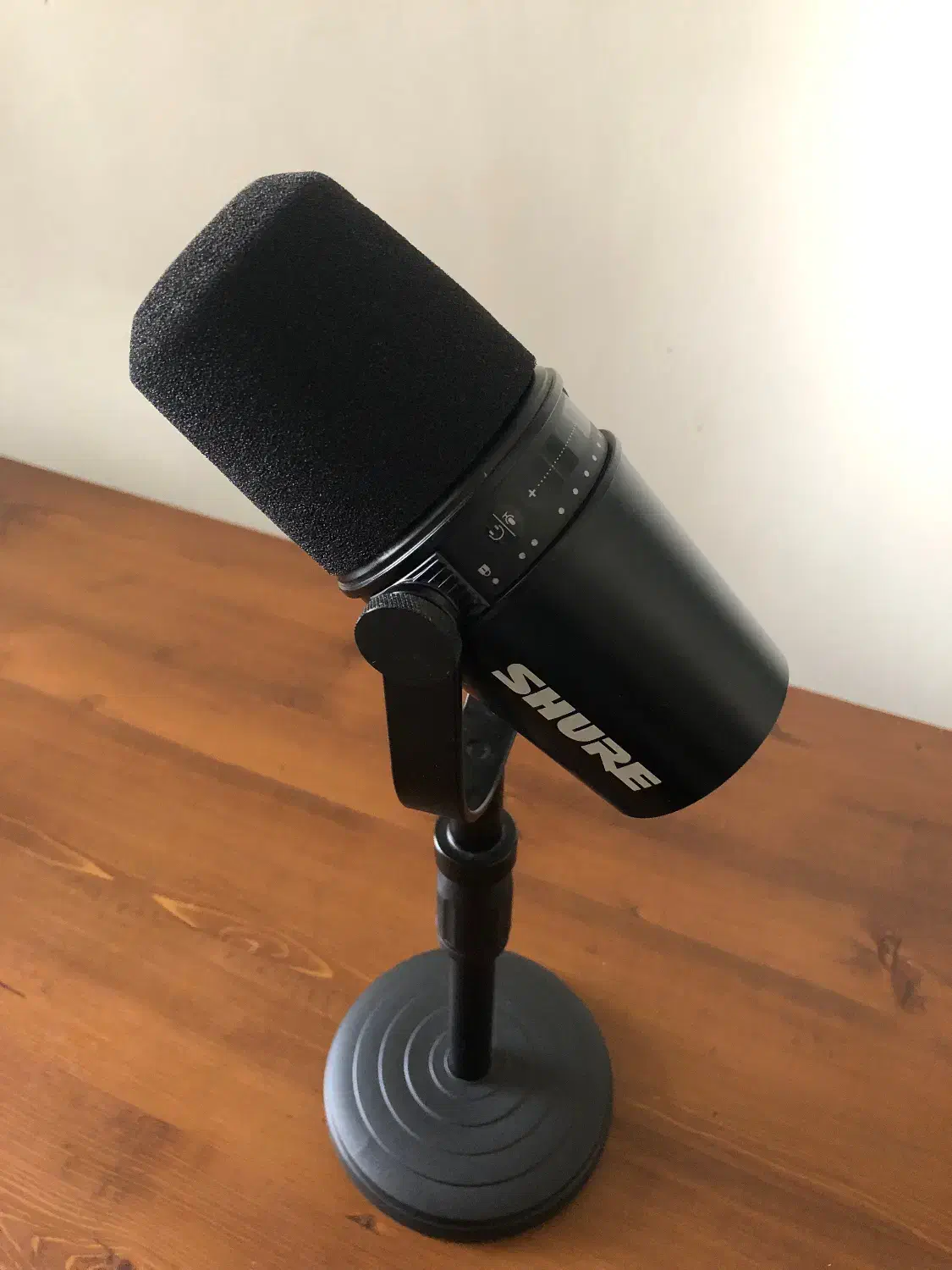 میکروفون Shure MV7 در حد نو + پایه رومیزی|صوتی و تصویری|تهران, دبستان|دیوار