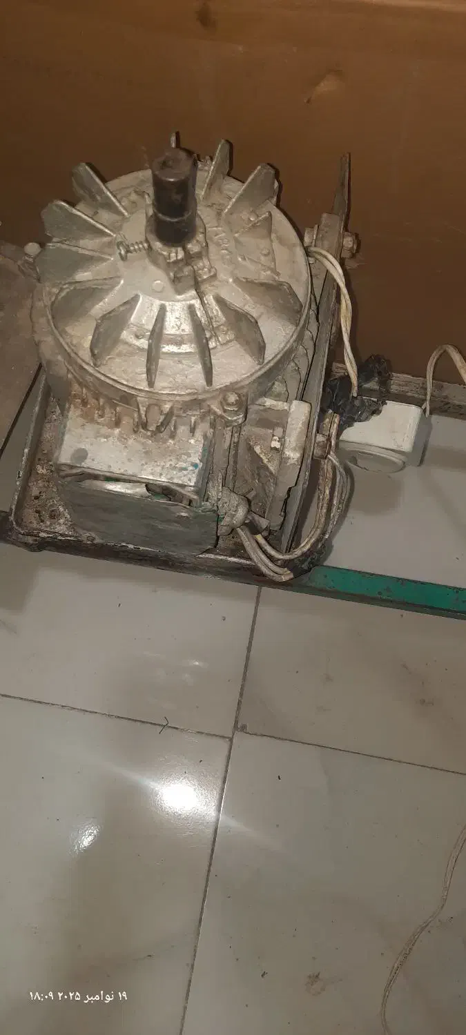 همزن (دینام)|خردکن، آسیاب، غذاساز|اندیکا, |دیوار