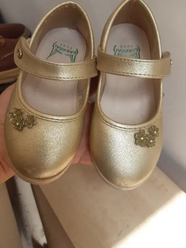 کفش و پالتو بچگانه|کفش و لباس بچه|سبزوار, ولیعصر (نجار آباد)|دیوار