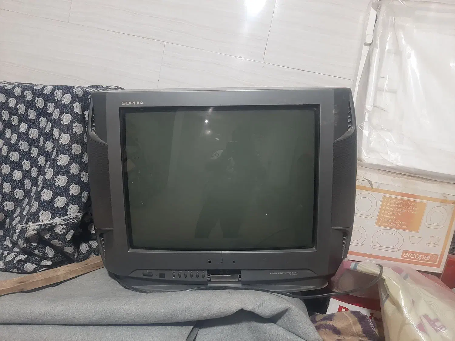 تلوزیون قدیمی|تلویزیون و پروژکتور|قم, سراجه (۱۵ خرداد)|دیوار