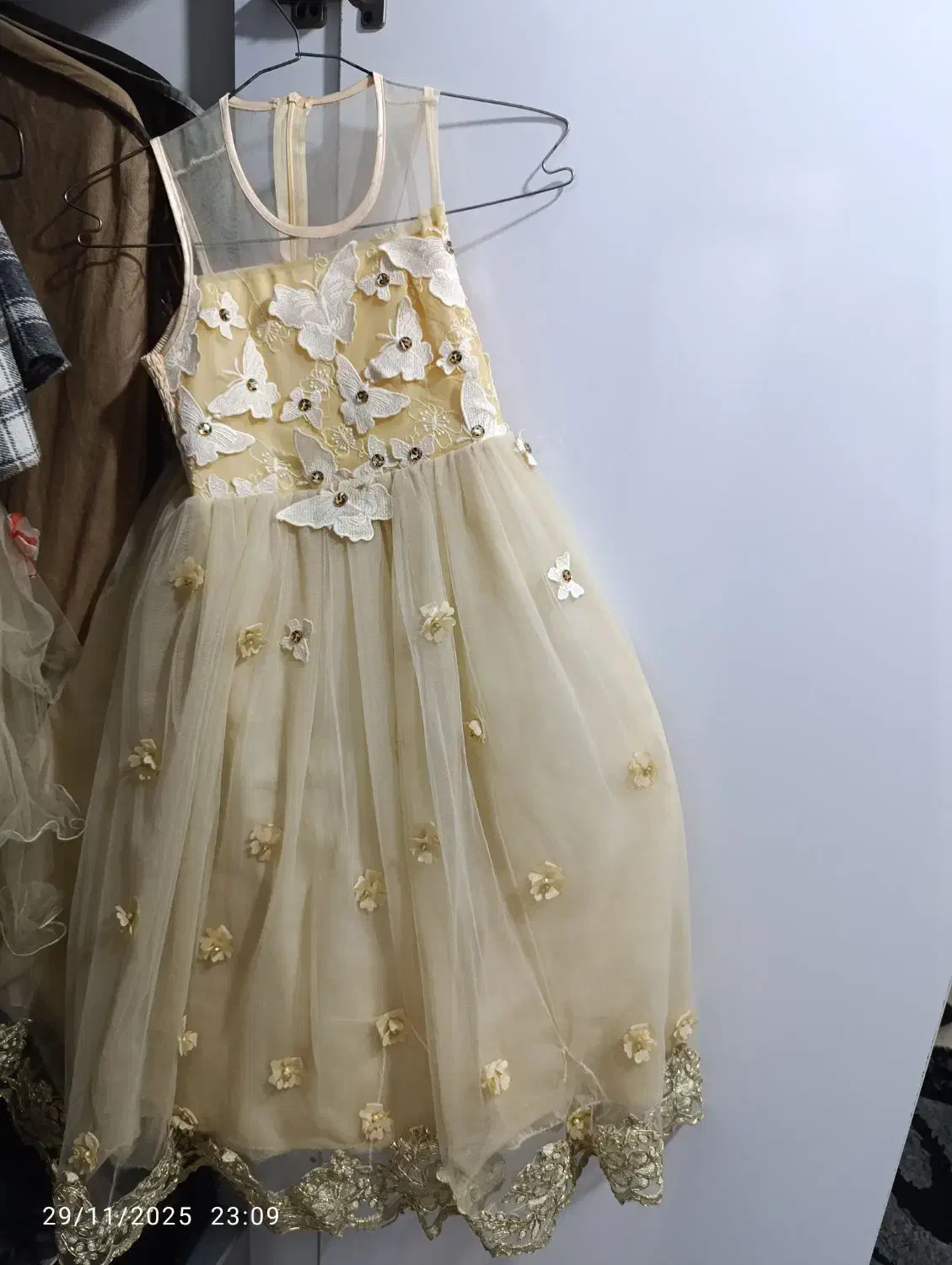 یک مقدار لباس در حد نو و نو به فروش می‌رسه|لباس|بندر امام خمینی, |دیوار