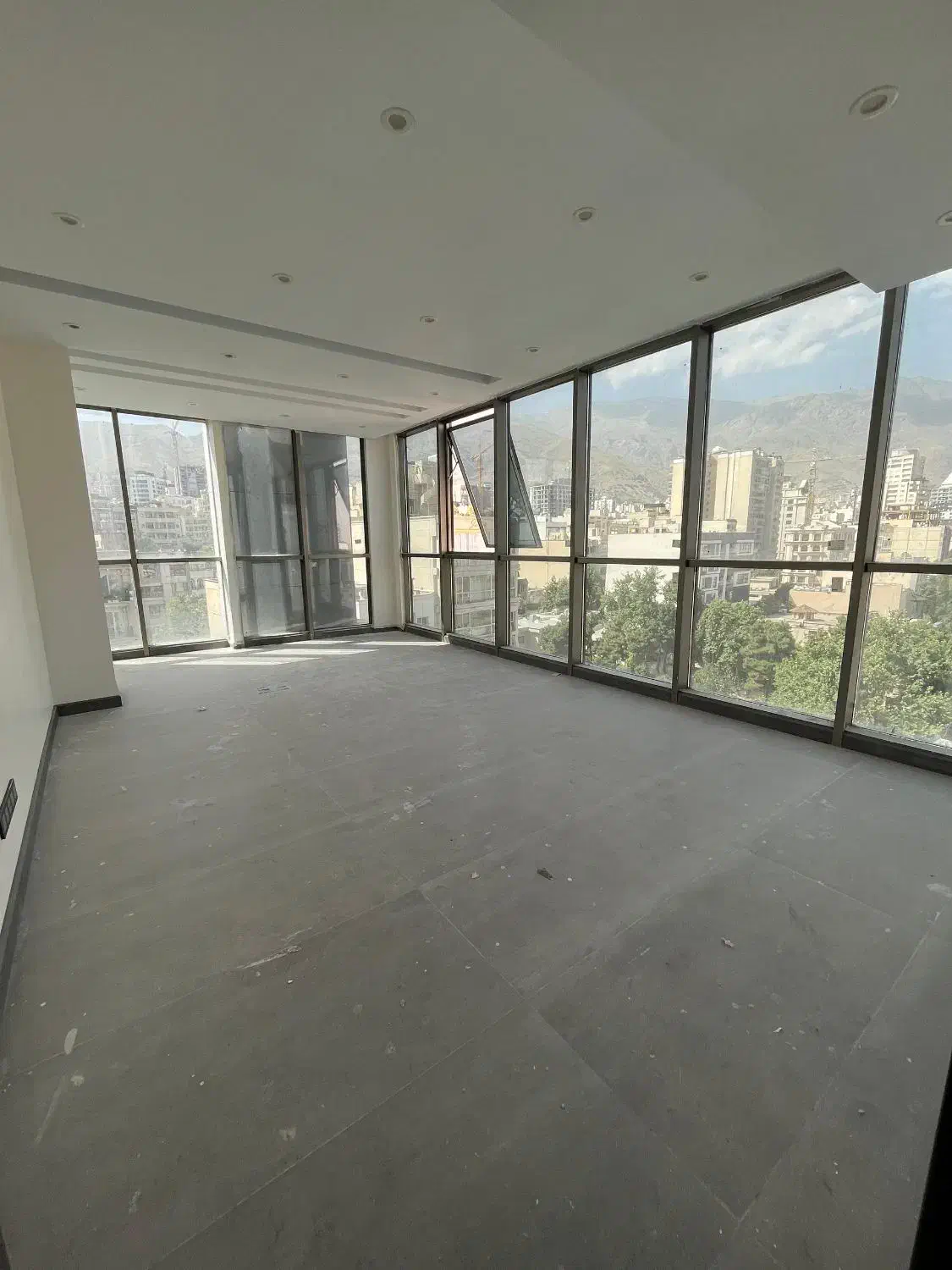 140 متر سند اداری مدرن نوساز+ویو عالی+لابی مجلل|اجارهٔ دفتر کار، اتاق اداری، مطب|تهران, زعفرانیه|دیوار