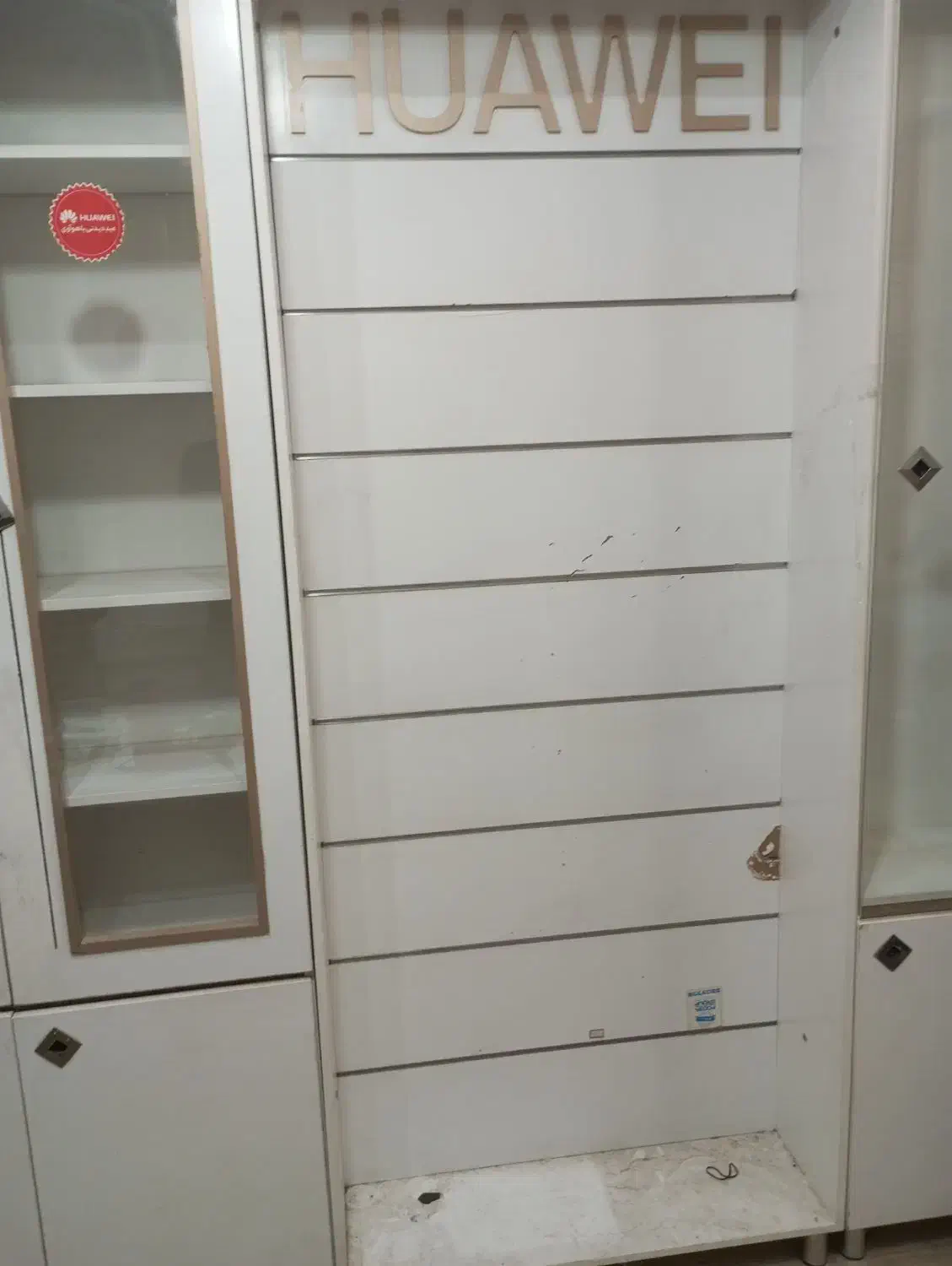 ویترین و اجناس مغازه موبایلی گارد وگلس پیشخوان|لوازم جانبی موبایل و تبلت|شاهین‌شهر, گزبرخوار|دیوار