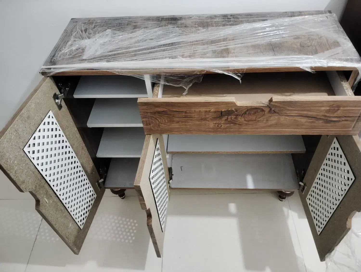 جاکفشی حصیری پایه پلاستیکی تمیز و نو مرتب|جاکفشی، کمد، دراور|مشهد, کشف|دیوار