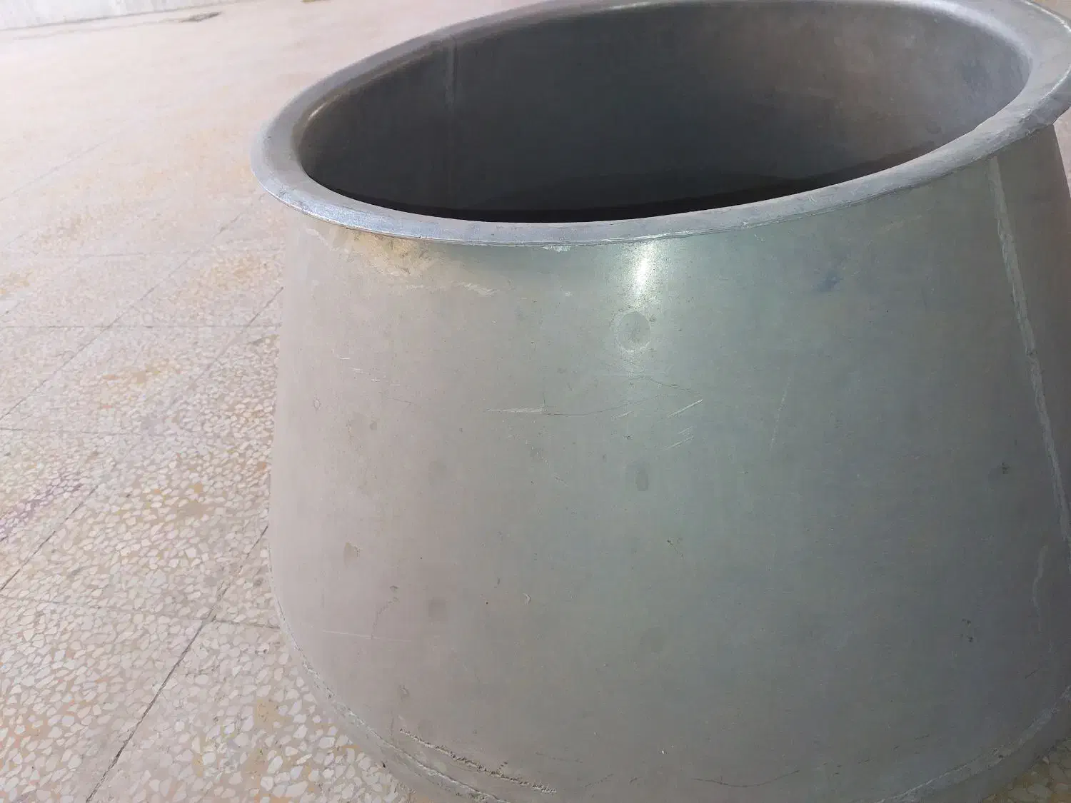 دیگ رویی قدیمی|ظروف پخت‌وپز|بهبهان, |دیوار