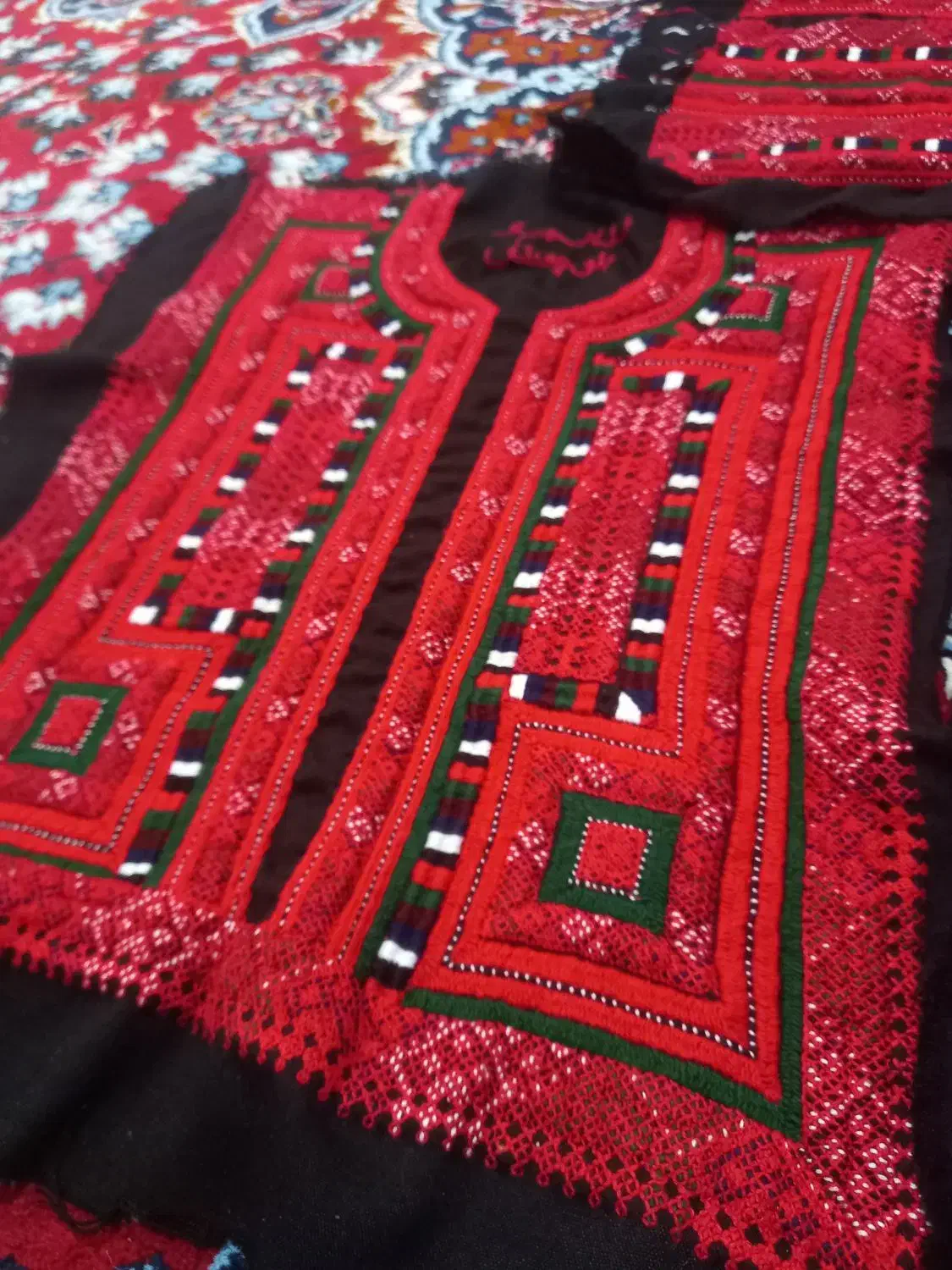 زی آستین|لباس|جلین, |دیوار