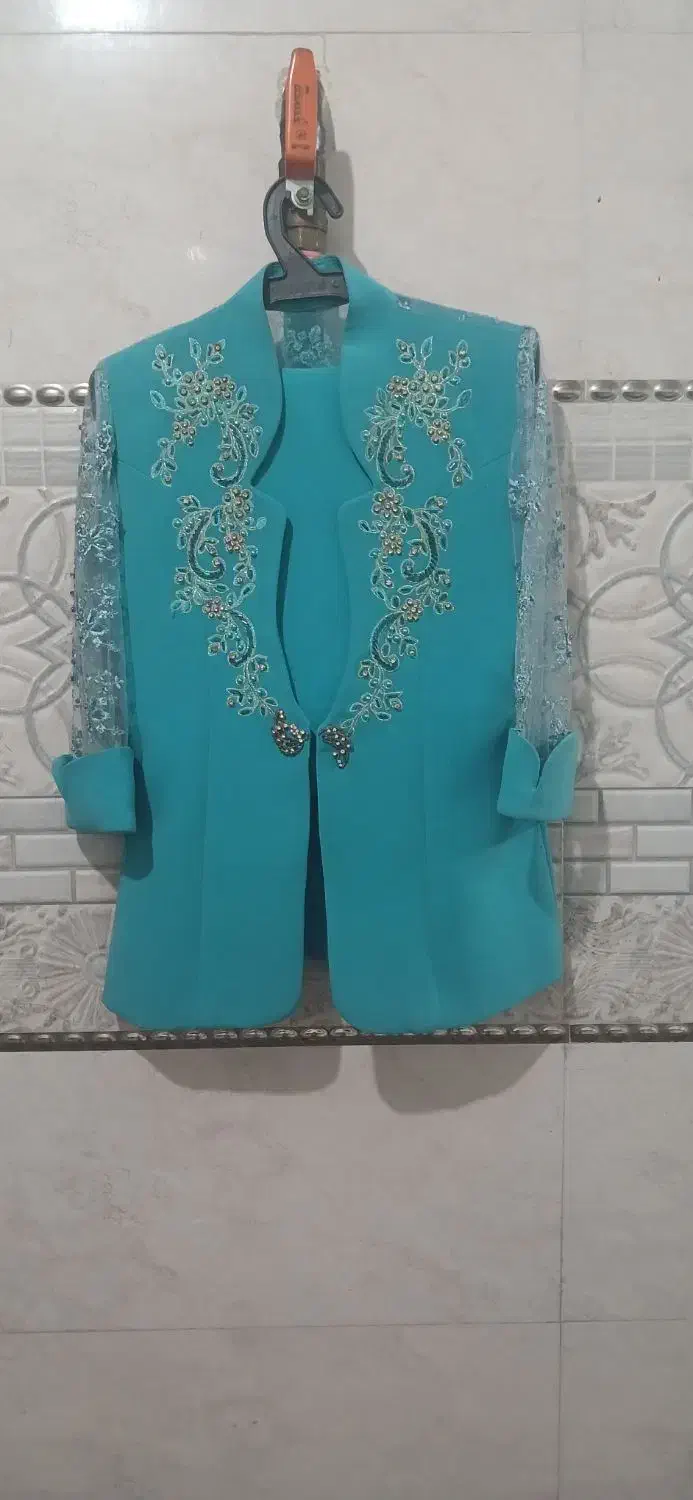 کت و دامن مجلسی|لباس|قم, باغ شریفی|دیوار