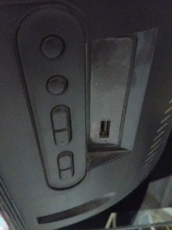 تلویزیون 32الجی همراه با میز|تلویزیون و پروژکتور|اصفهان, کردآباد|دیوار