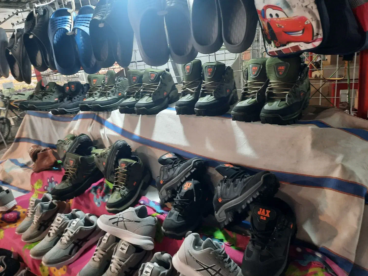 کفش کوهستان با قیمت با ور نکردنی|کیف، کفش، کمربند|شیراز, شهرک مطهری|دیوار