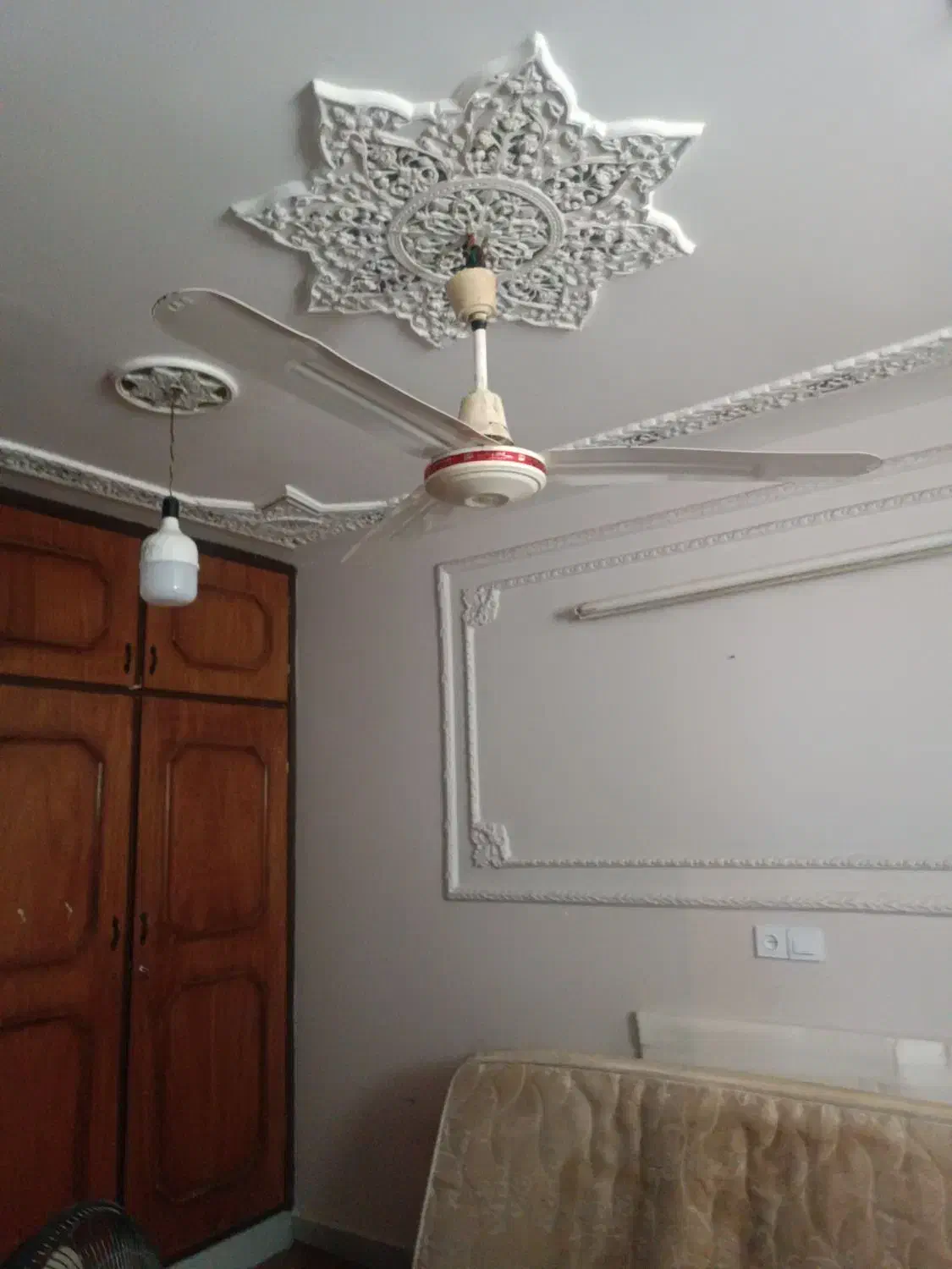 پنکه سقفی|پنکه و تصفیه‌کنندهٔ هوا|اهواز, زیتون کارگری|دیوار