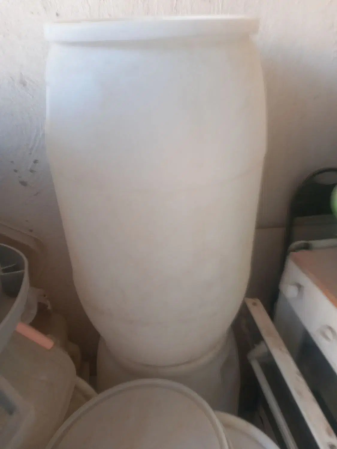 دبه ۸۰ لیتریو۶۰|ظروف نگهدارنده، پلاستیکی، یک‌بارمصرف|شیراز, کرونی(خاتونک)|دیوار