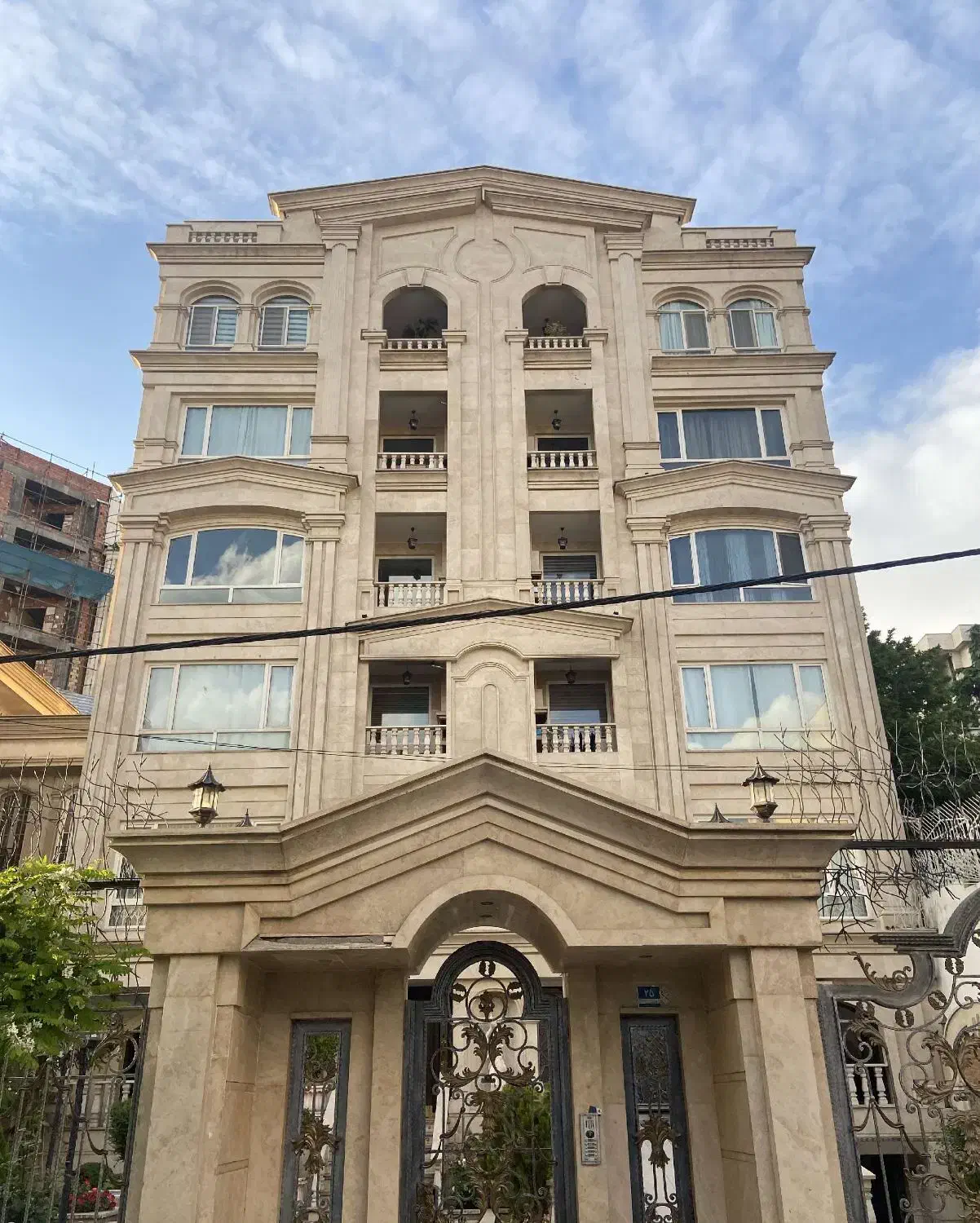 205متر 3خواب / تک واحدی / محله اعیان نشین احتشامیه