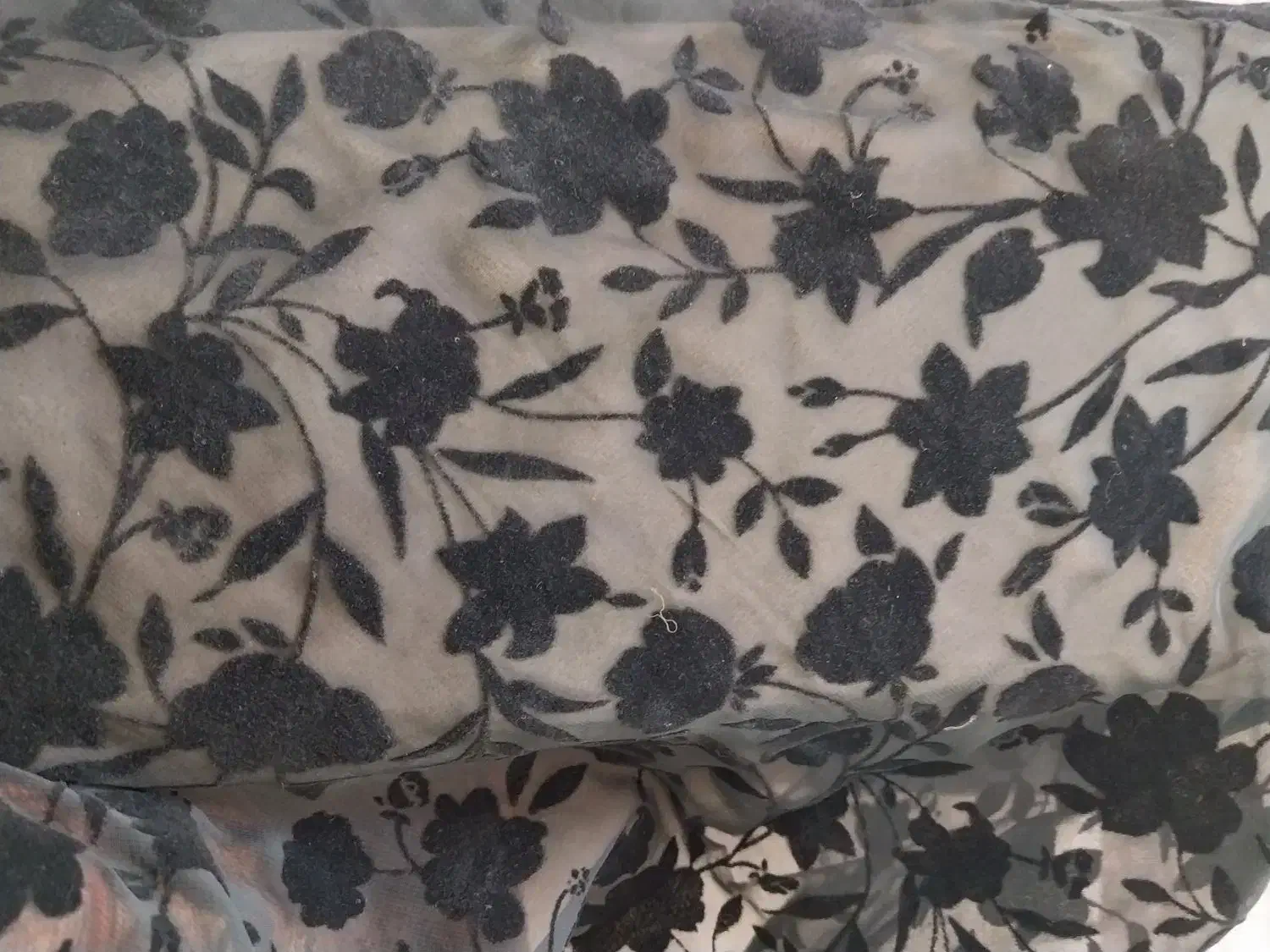 پارچه مجلسی مشکی|لباس|رشت, کوی یخ|دیوار