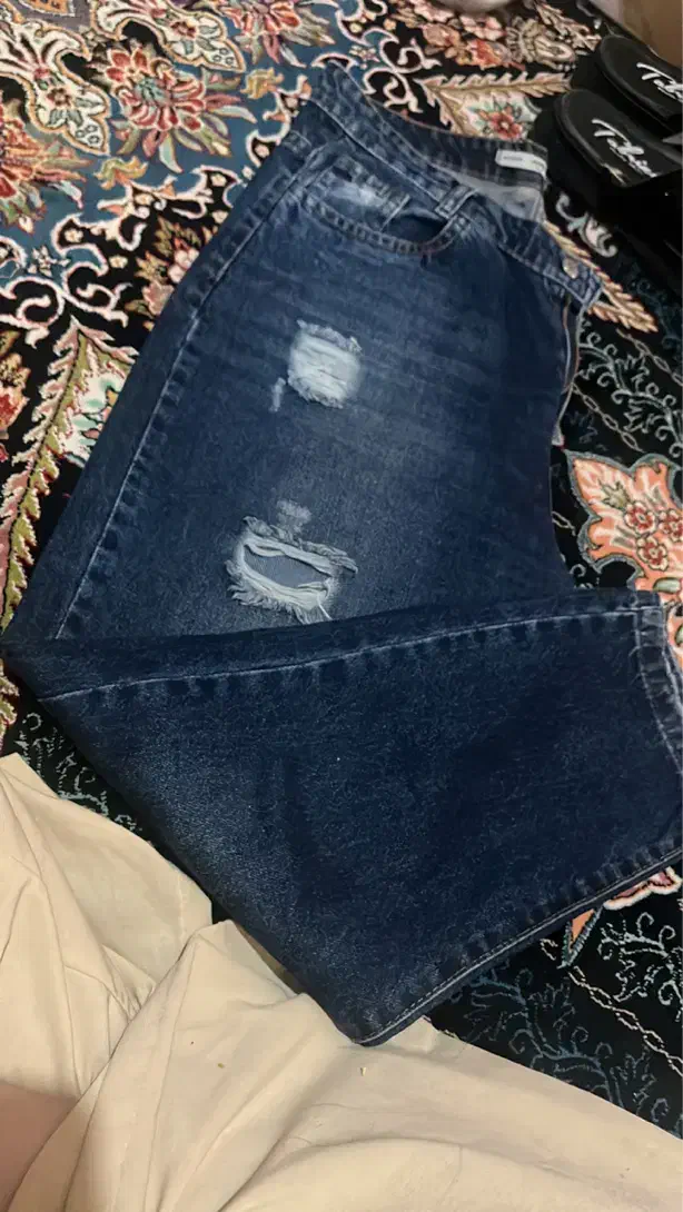 شیک و تمیز|لوازم خیاطی و بافتنی|شیراز, کوشک میدان|دیوار