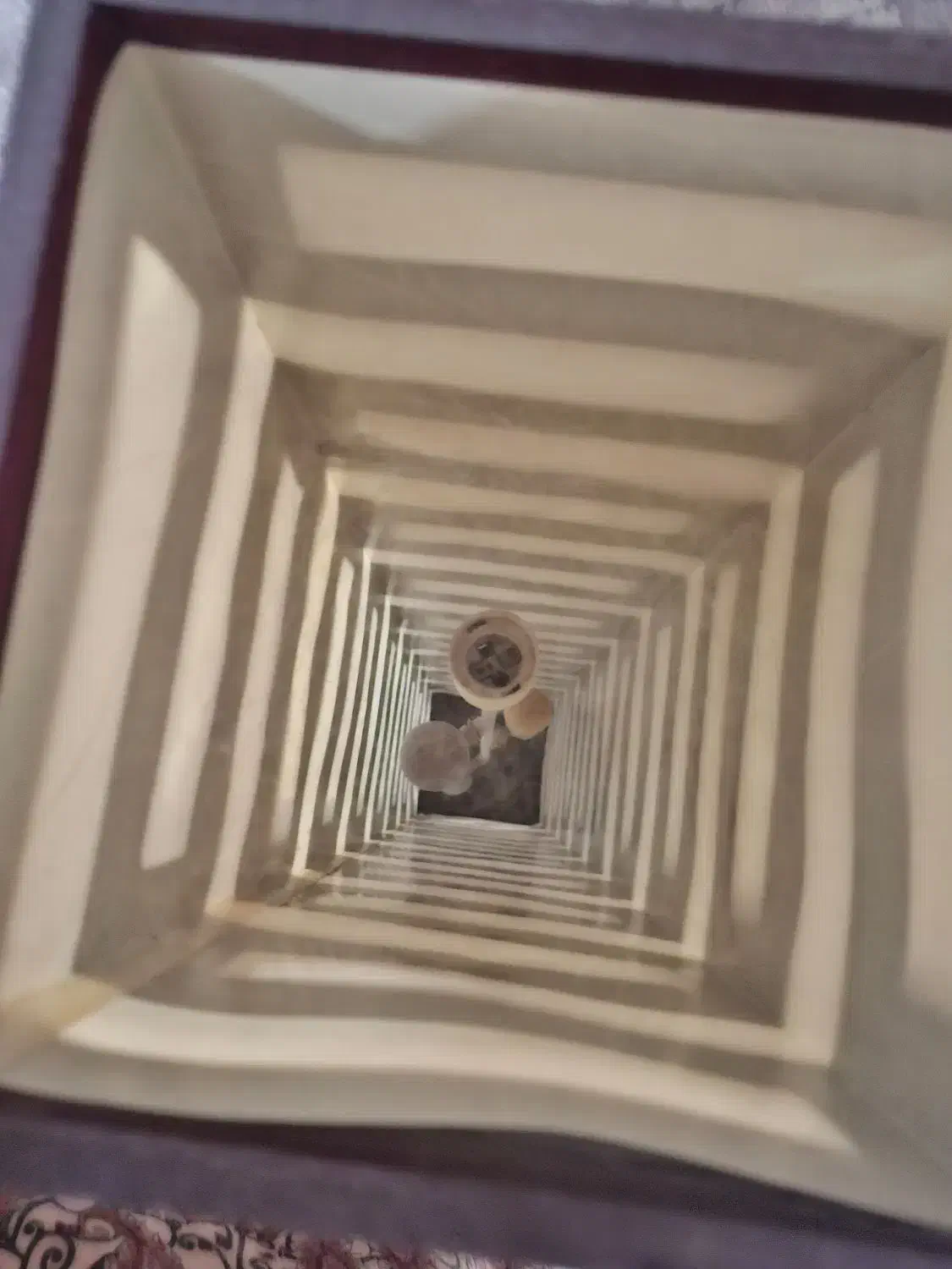 آباژور ایستاده چوبی|چراغ خواب و آباژور|شیراز, فرهنگ شهر|دیوار