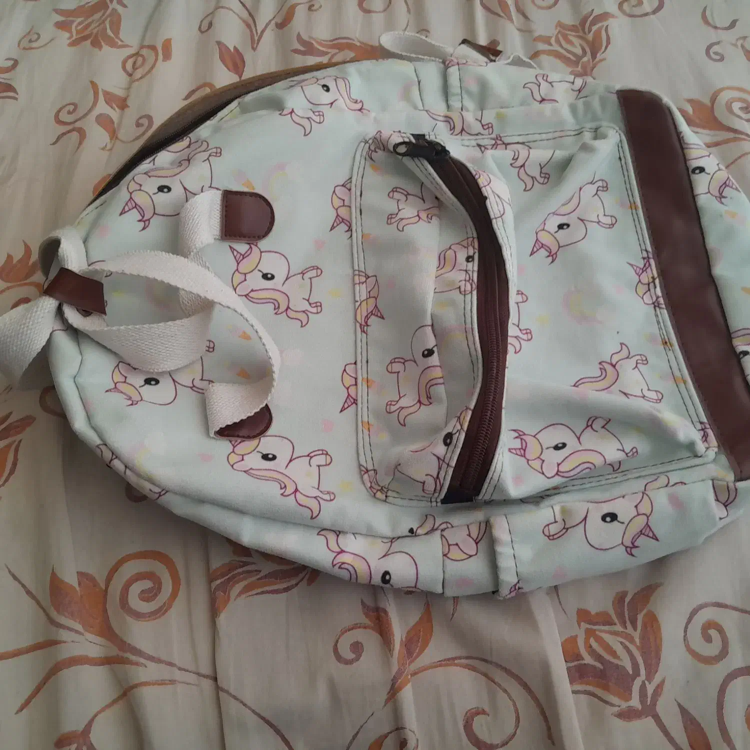 کوله مدرسه|کیف، کفش، کمربند|آباده, |دیوار