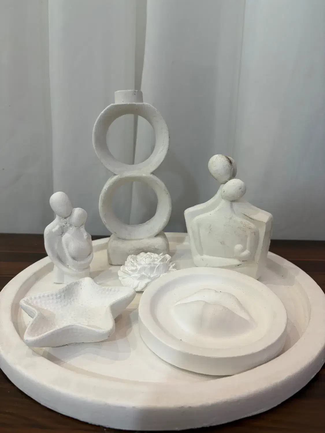 مجسمه|مجسمه، تندیس، ماکت|صومعه‌سرا, |دیوار