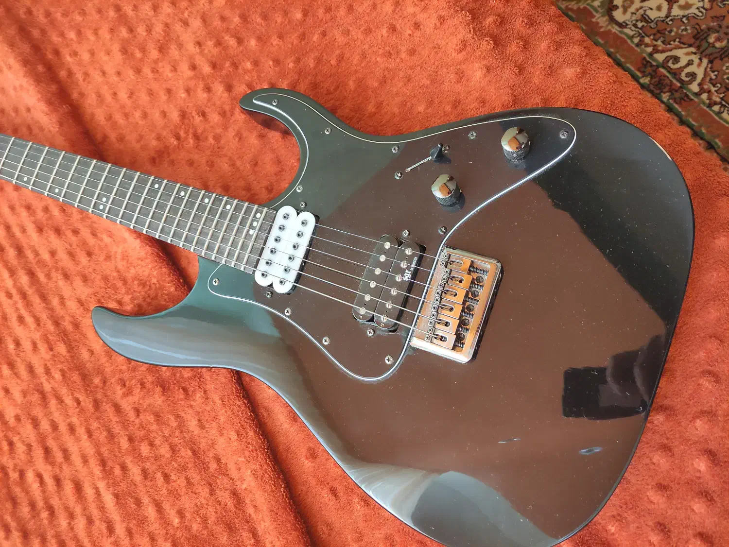 گیتار الکتریک Schecter|گیتار، بیس، امپلیفایر|تبریز, |دیوار