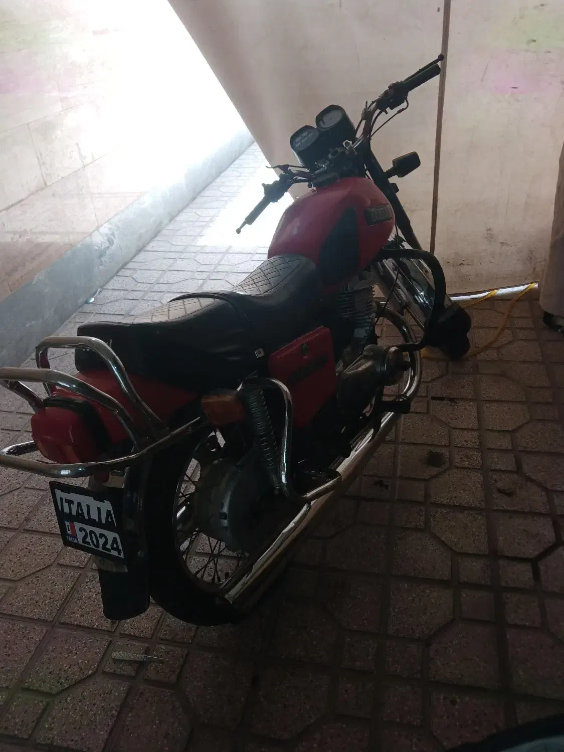 فروشی|موتورسیکلت|نیمبلوک, |دیوار