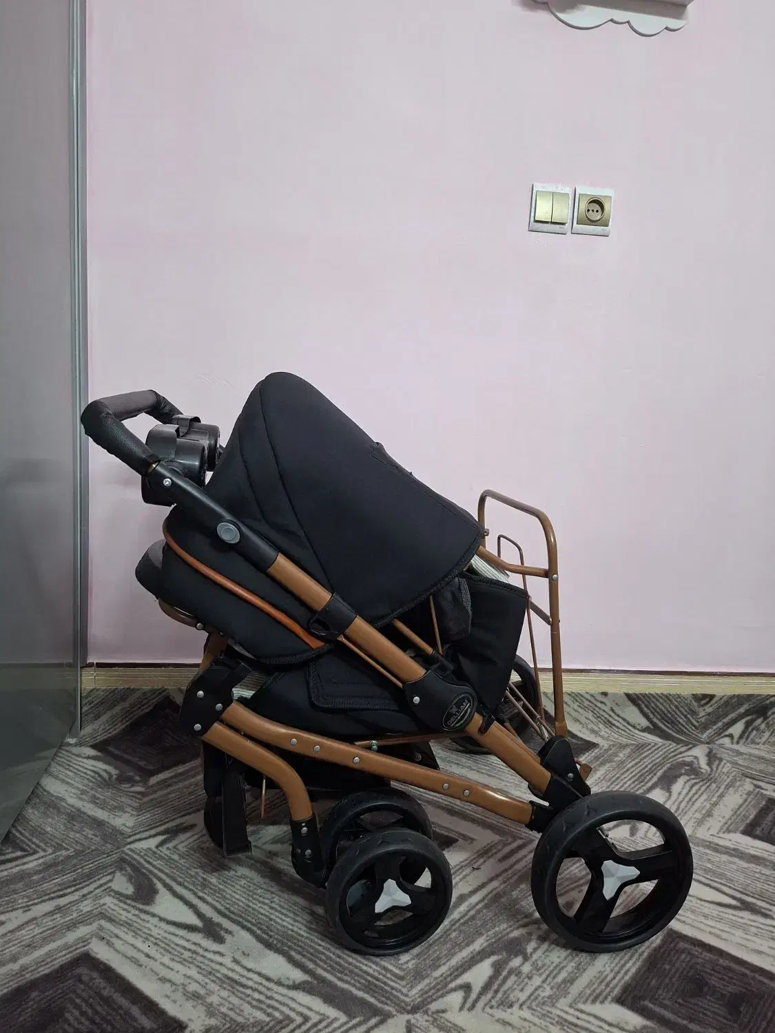 کالسکه نو|کالسکه و لوازم جانبی|فلاورجان, |دیوار