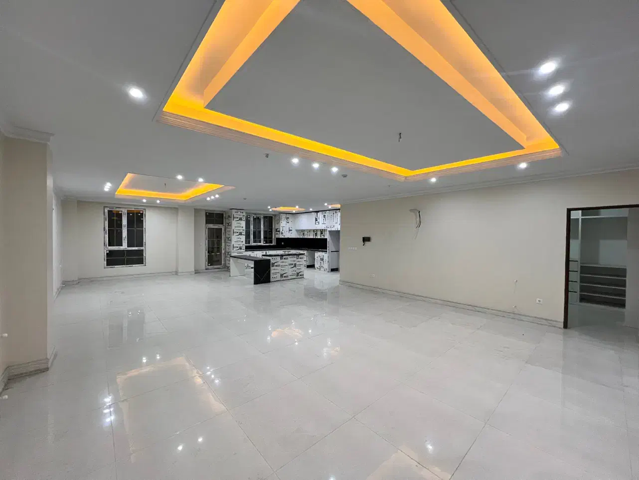 آپارتمان200متر/4خواب /سنداماده/طالقانی|فروش آپارتمان|ورامین, ورامین|دیوار