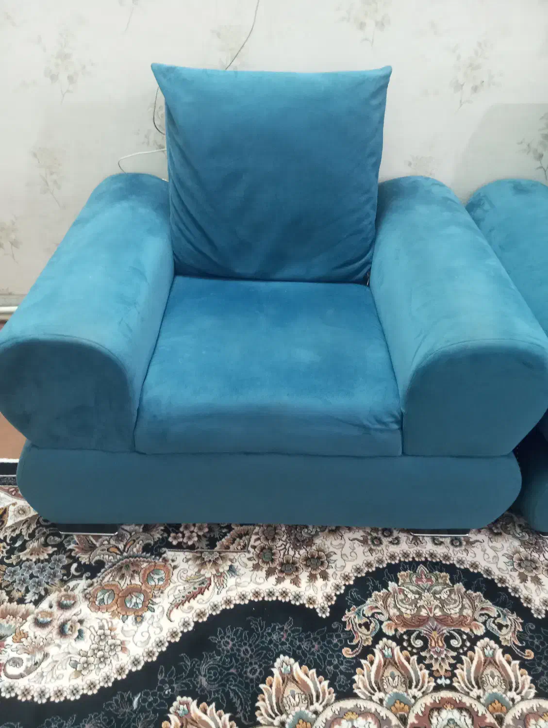 مبل ۷ نفره|مبلمان خانگی و میز عسلی|قم, سراجه (۱۵ خرداد)|دیوار