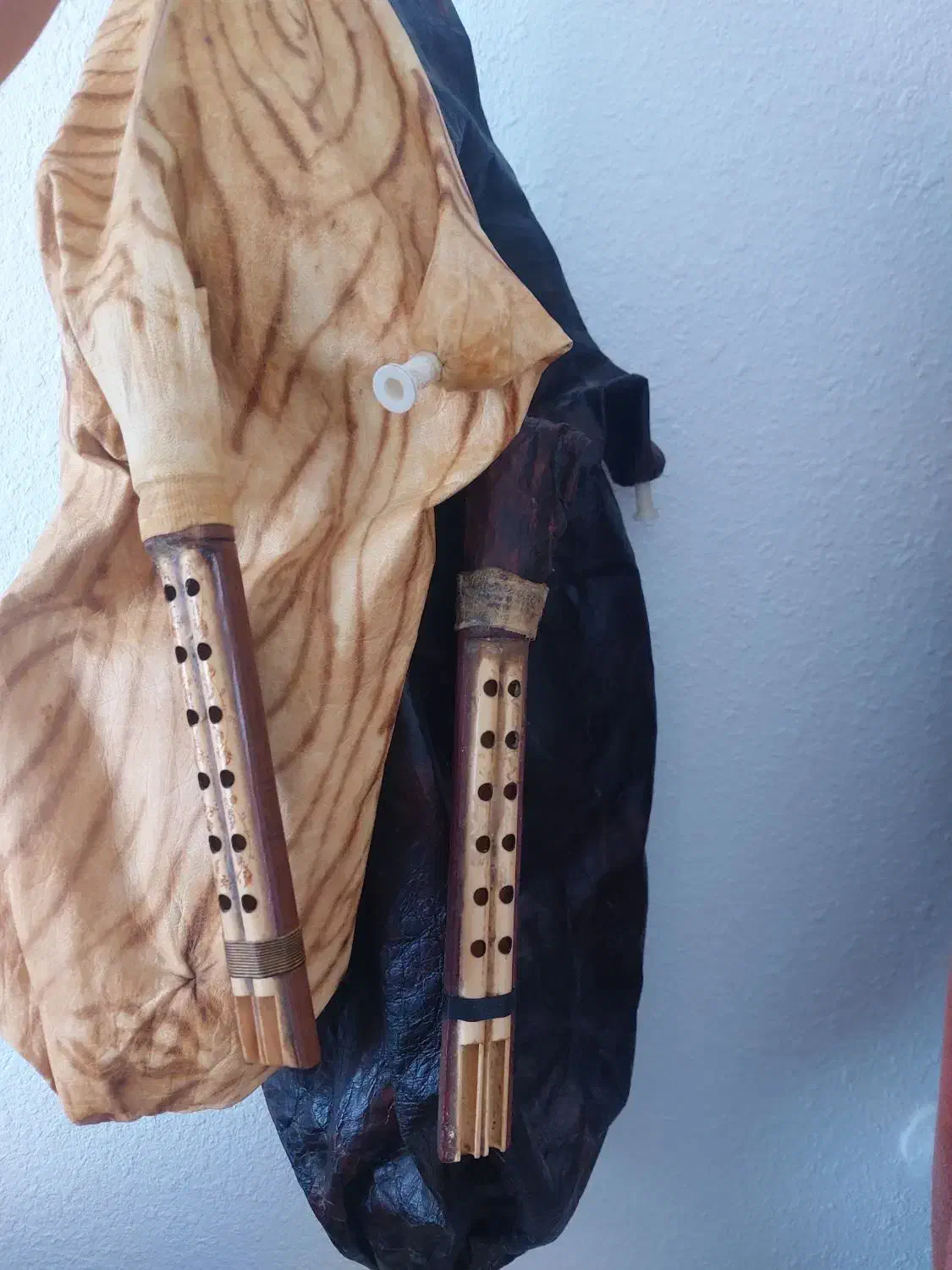 نی انبان|سازهای بادی|بوشهر, |دیوار