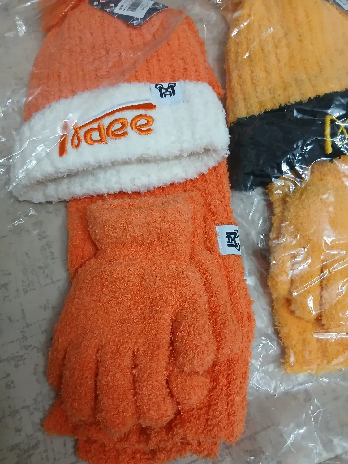 ست کلاه شال ودسنکش خارجی دردو رنگ|لباس|بروجرد, |دیوار