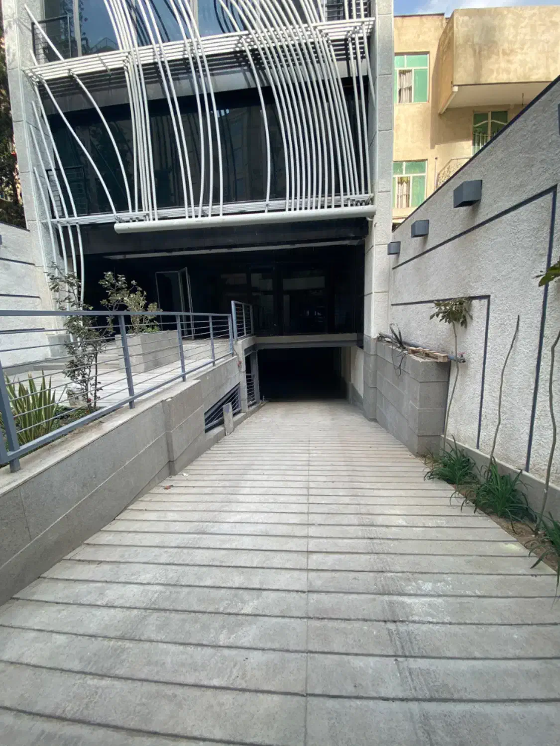 آپارتمان با موقعیت اداری اجاره به مطب پزشک|اجارهٔ دفتر کار، اتاق اداری، مطب|تهران, اقدسیه|دیوار