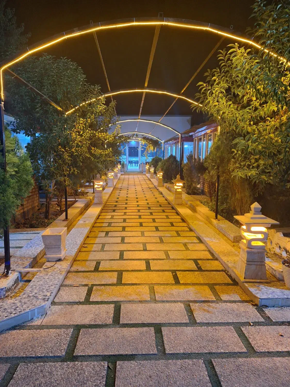 باغچه رستوران مهر و ماه/سالن/مراسم/جشن/عقد|خدمات پذیرایی، مراسم|رباطکریم, وهن آباد|دیوار