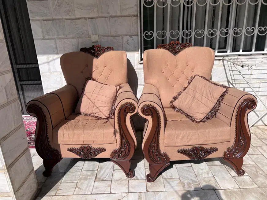 مبل تک نفری عسلی چوبی قهوای بالش دار|مبلمان خانگی و میز عسلی|آستارا, |دیوار