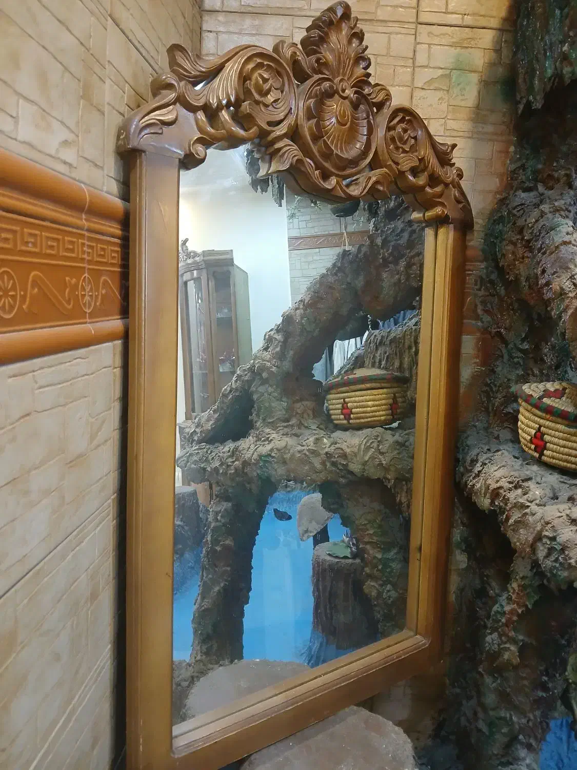 آینه|آینه|ری, اقدسیه|دیوار