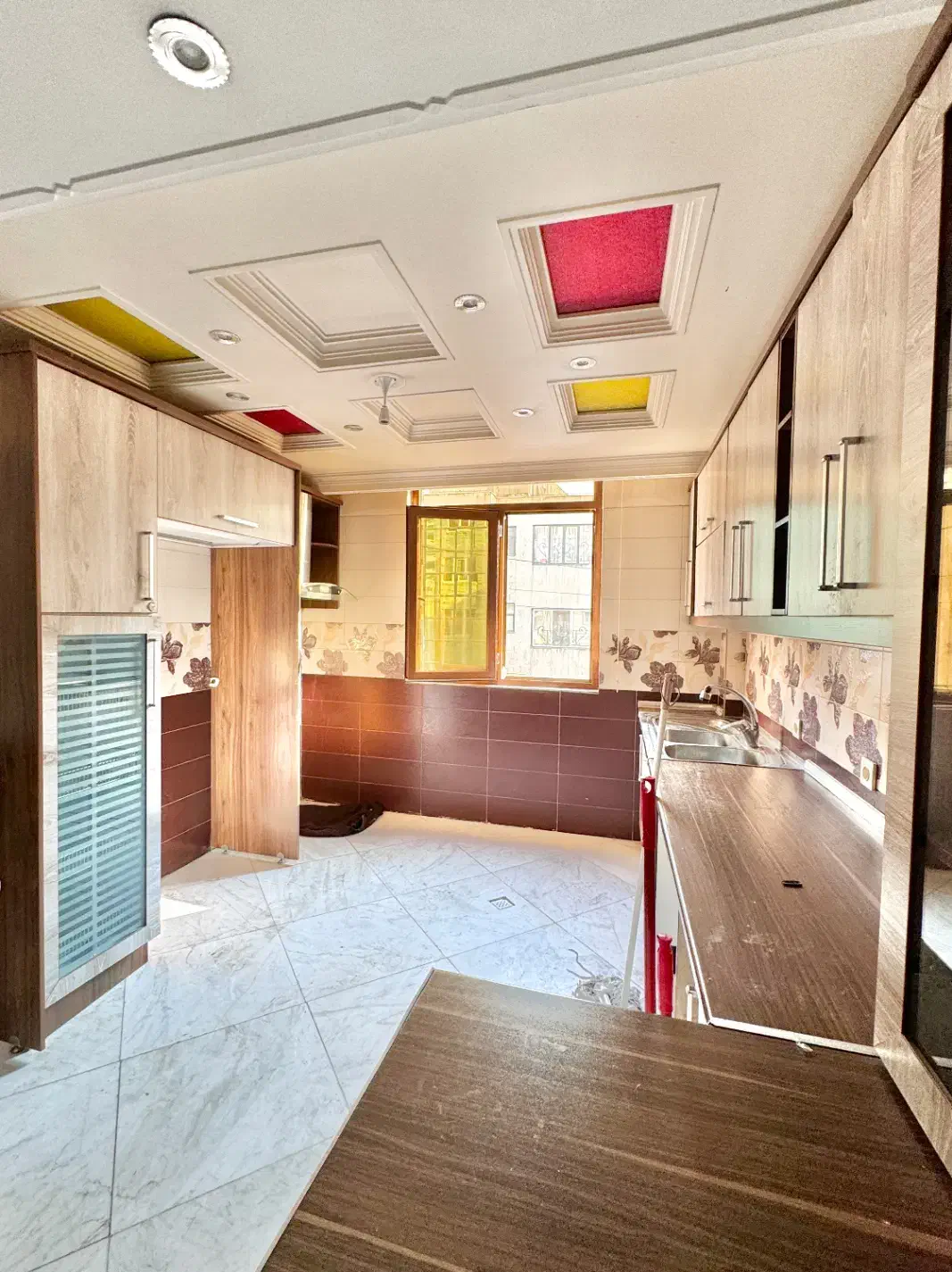 ۱۰۱ متر دو‌خوابه ابتدای میرزا شیرازی