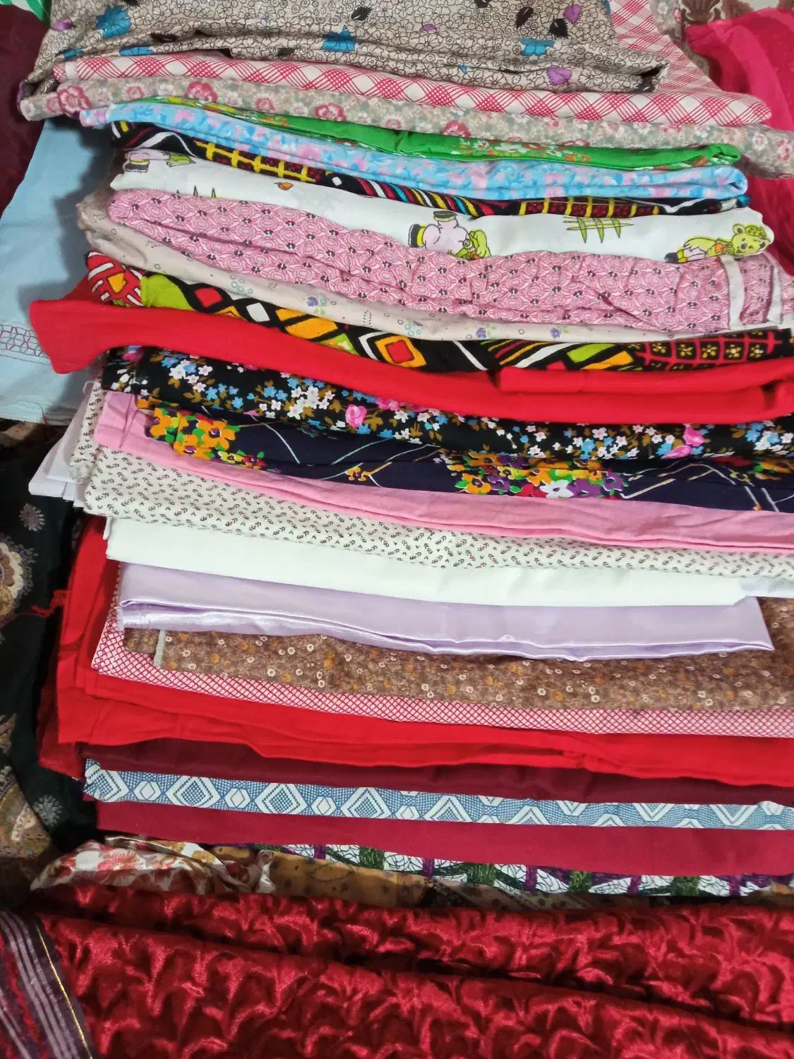 چادر و پارچه|لباس|نیشابور, هفده شهریور|دیوار