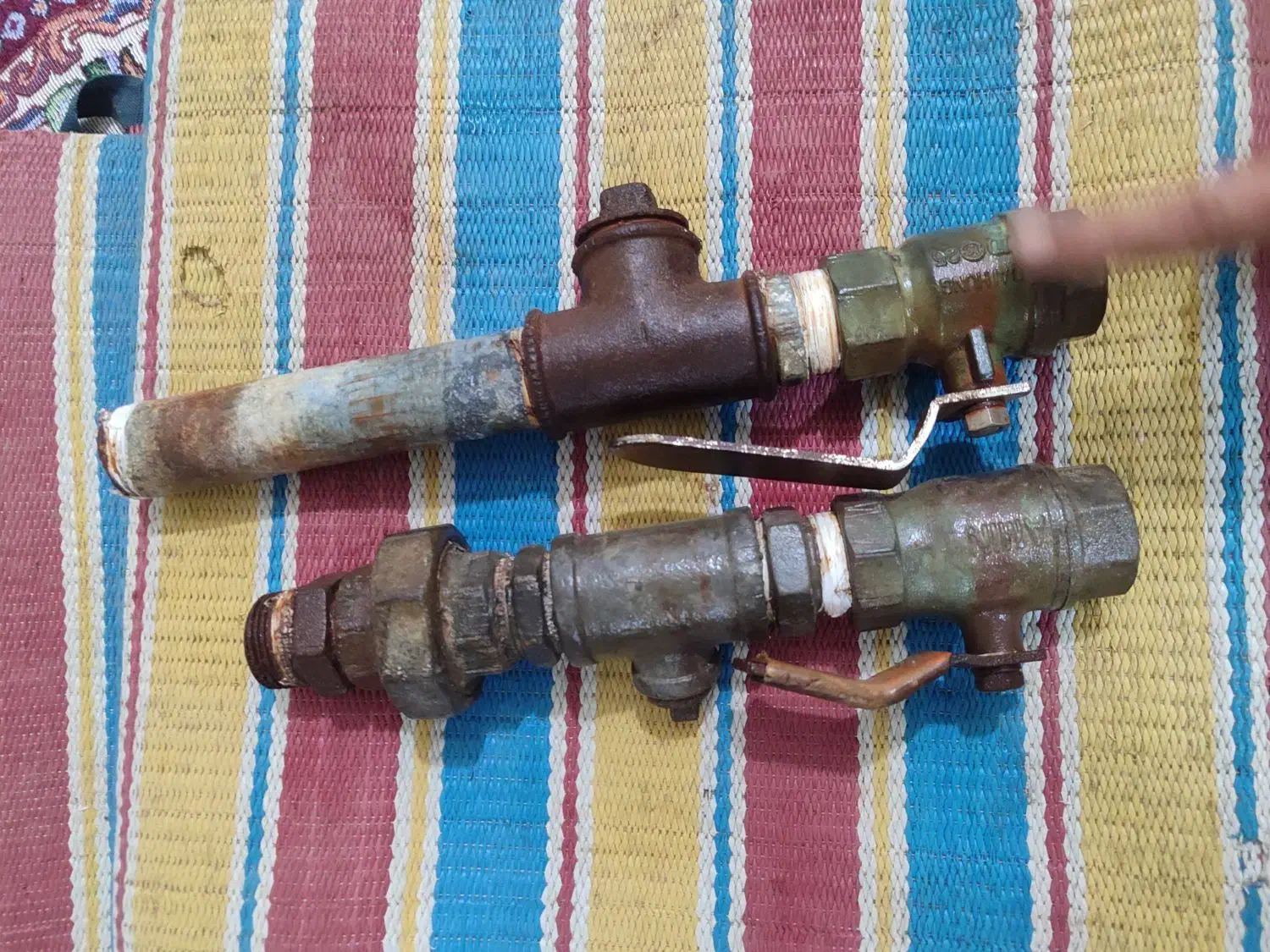 دو عدد شیر گازی|مصالح و تجهیزات ساختمان|آزادشهر, |دیوار