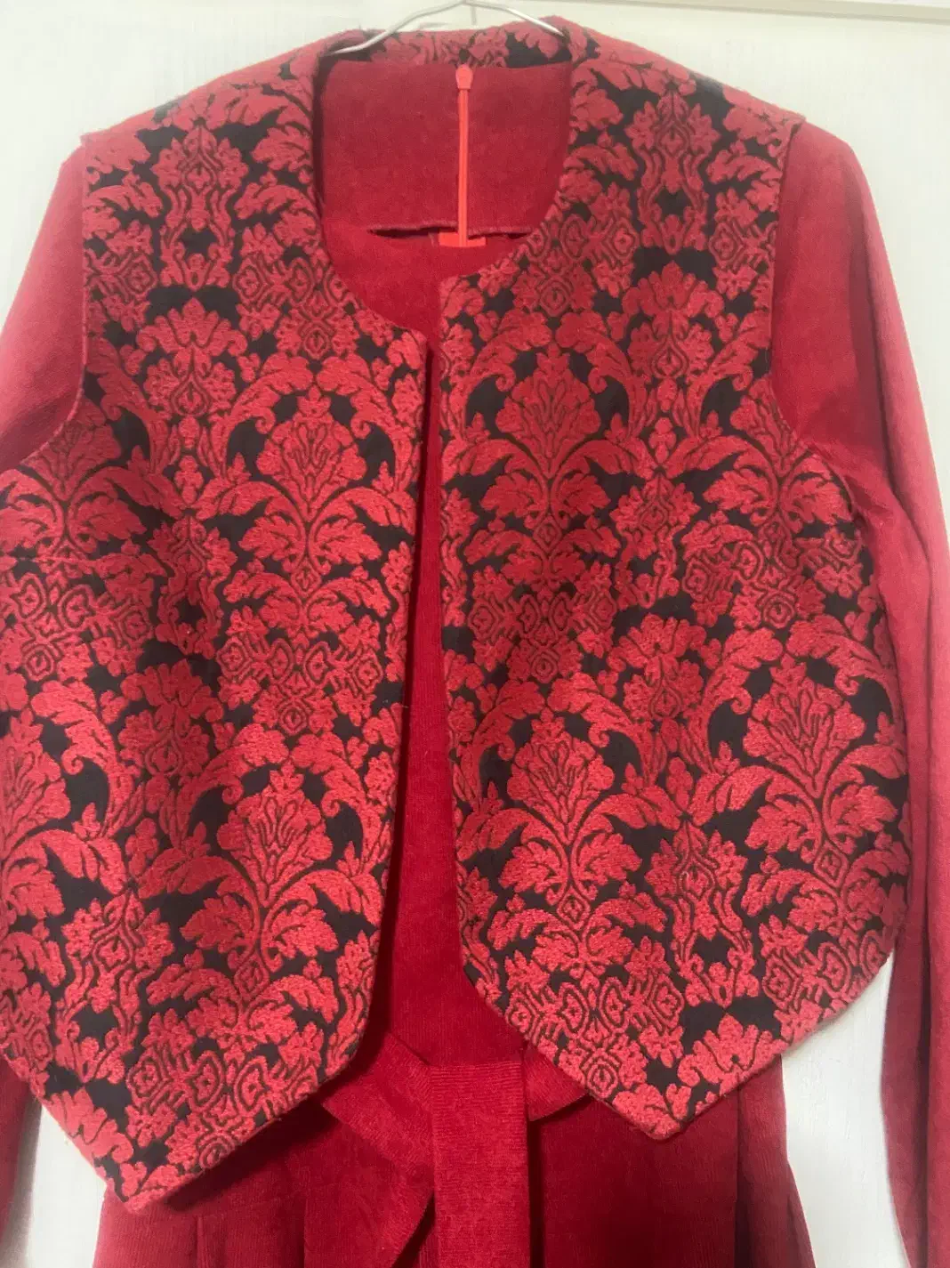 سارافون و ژیله|لباس|اراک, |دیوار