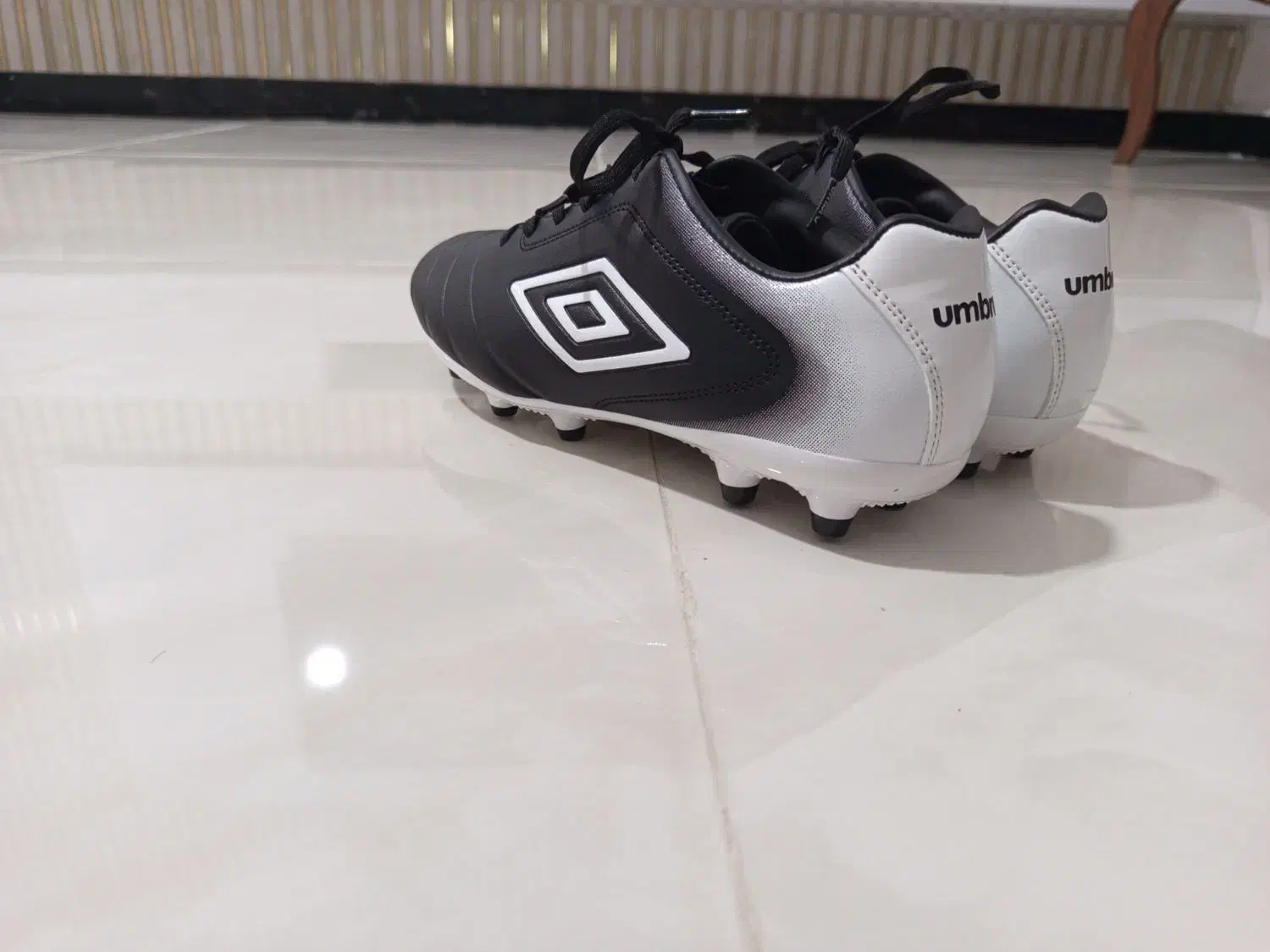 کفش چمن اومبرو|کیف، کفش، کمربند|سرپل ذهاب, |دیوار