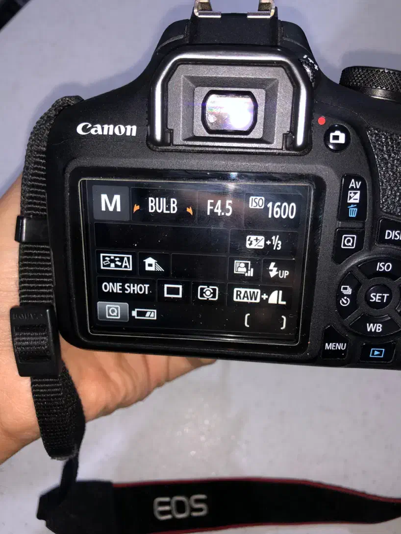 Canon 2000D|دوربین عکاسی و فیلم‌برداری|دماوند, گیلاوند|دیوار
