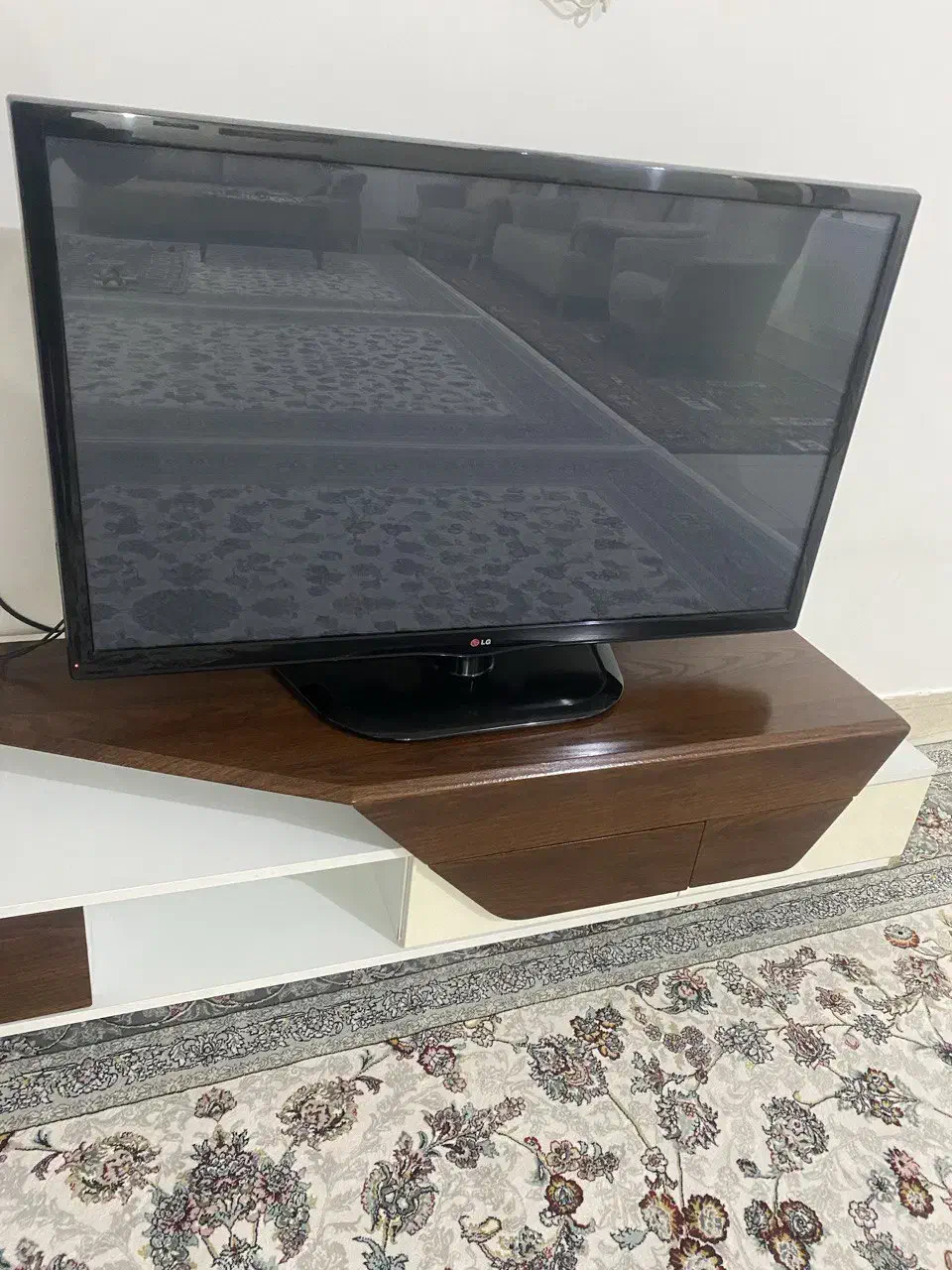 تلویزیون ال ای دی ۴۲اینچ|تلویزیون و پروژکتور|ایلام, |دیوار