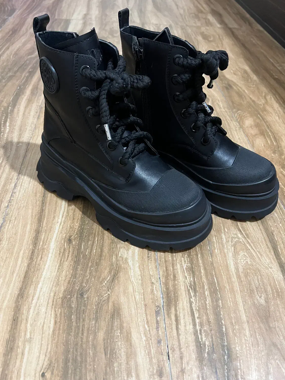 پوتین|کیف، کفش، کمربند|کرج, دهقان ویلا|دیوار