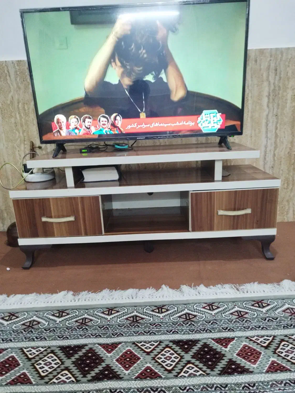 میز تلوزیون تمیز و مرتب و درحد|میز تلویزیون|گنبد کاووس, |دیوار