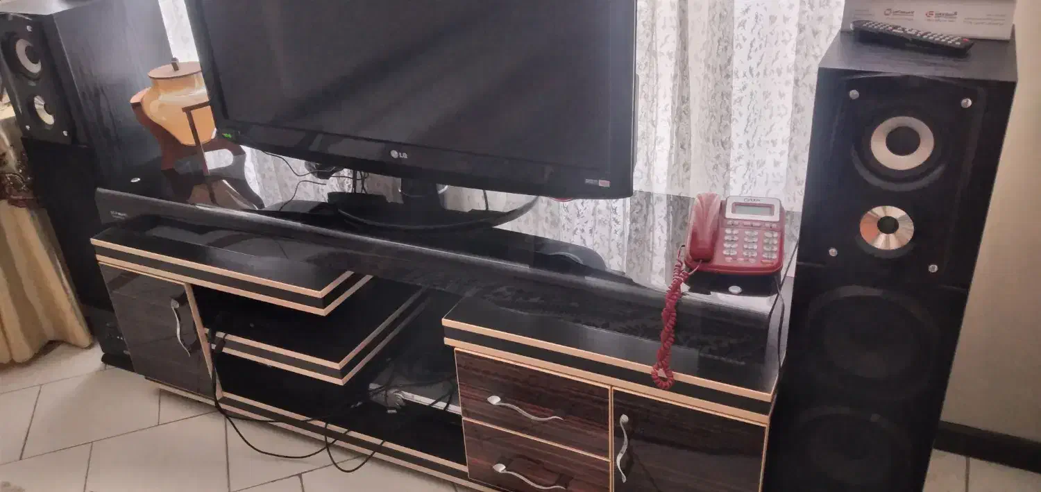 دوعدد شیشه|میز تلویزیون|فردیس, خیام غربی|دیوار