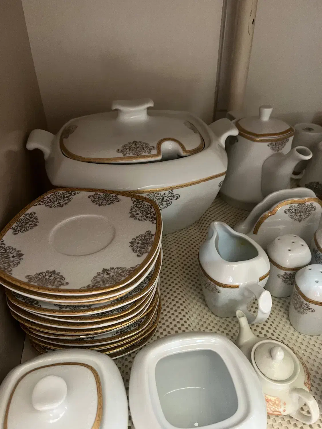 سرویس چینی پردیس۱۲نفره گل برجسته|ظروف سرو و پذیرایی|اردبیل, |دیوار