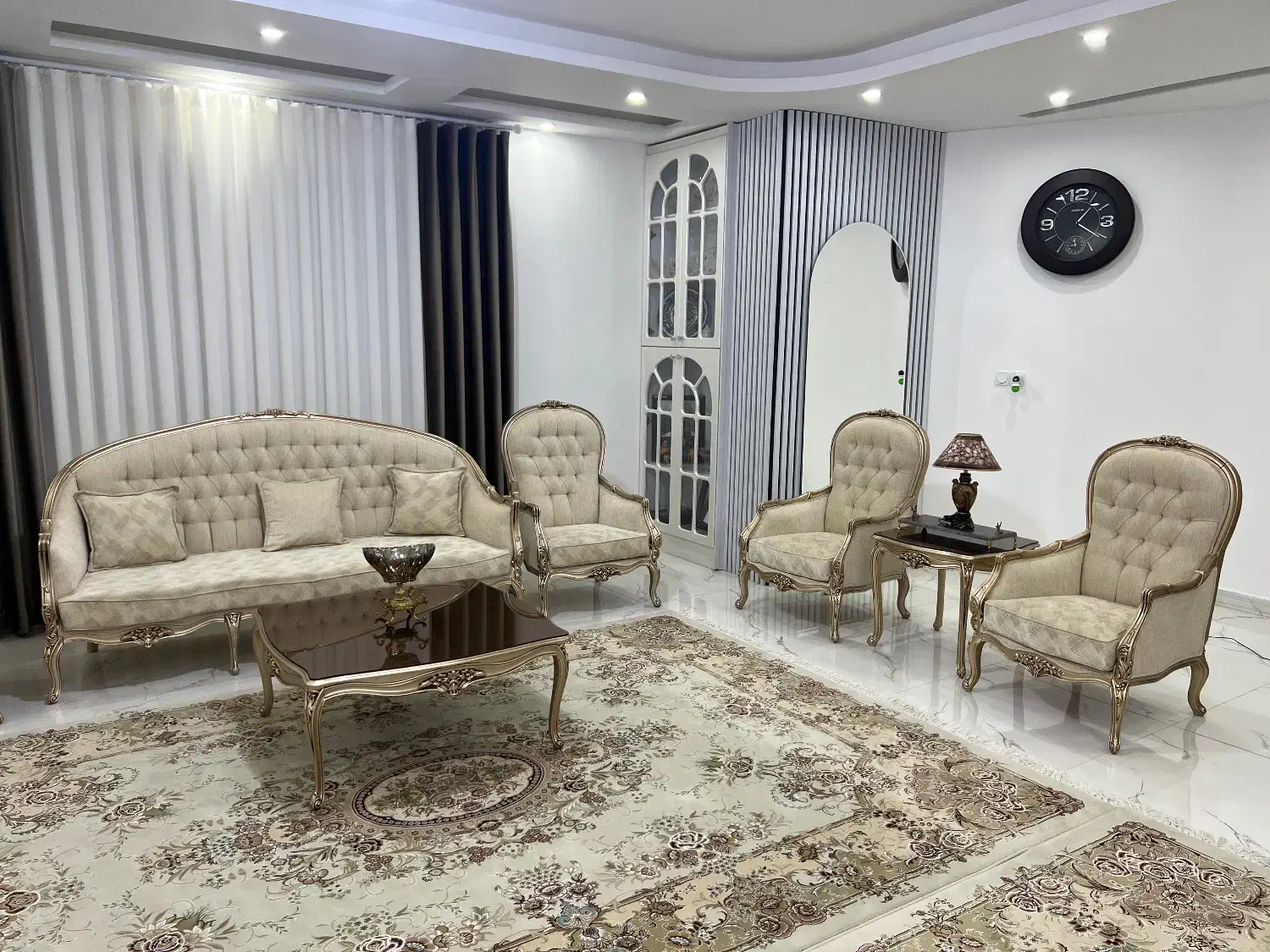 مبل کلاسیک فرانسوی در حد نو|مبلمان خانگی و میز عسلی|صومعهسرا, |دیوار